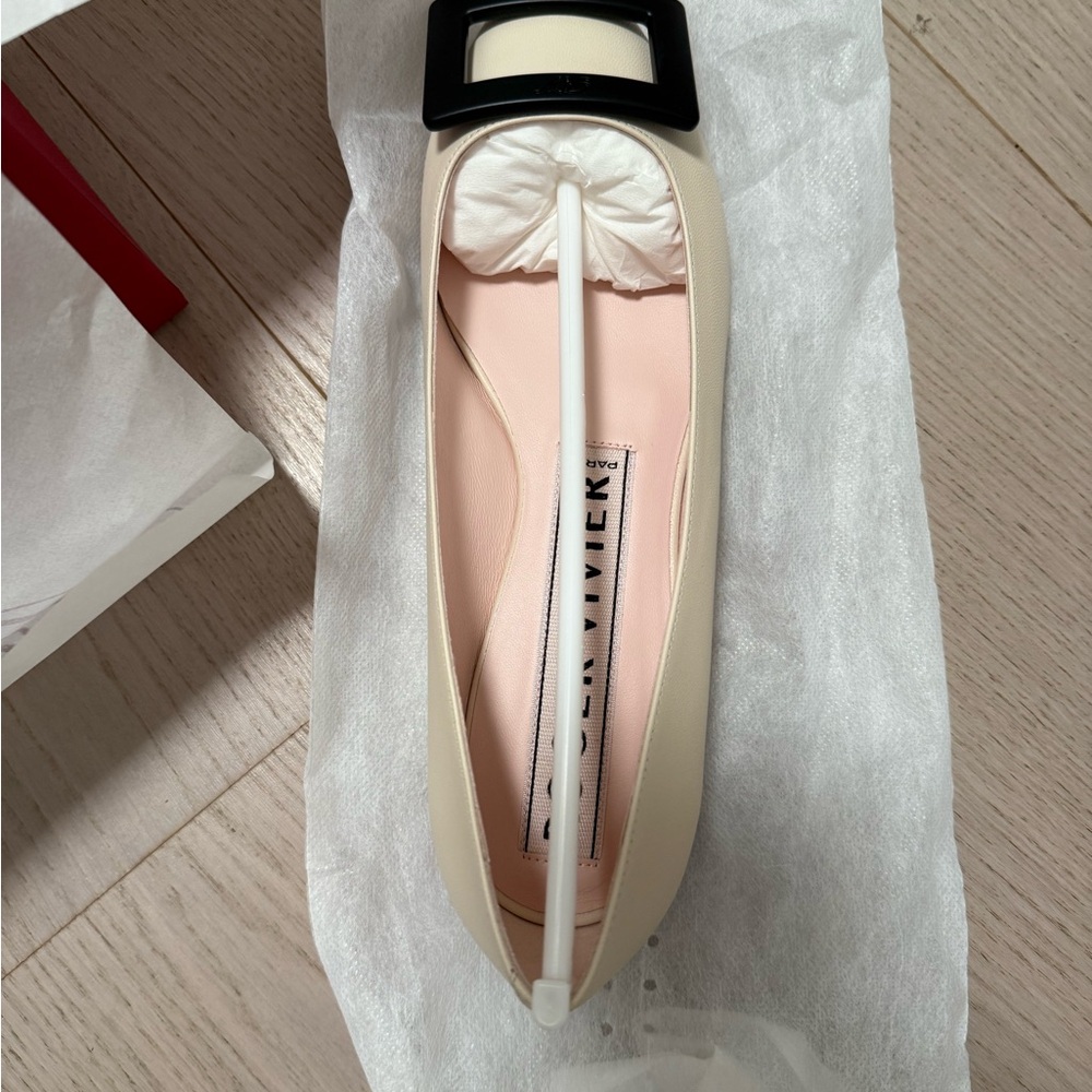 Roger Vivier Gommettine Ballerinas in leather (off-white), size 7, NEW - Picture 7 of 10